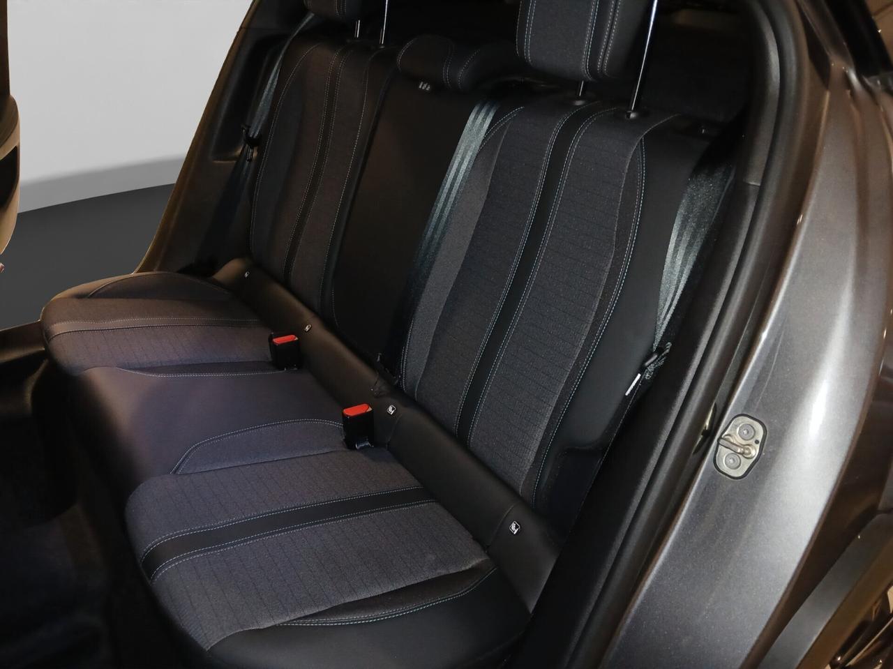 Peugeot 2008 BlueHDi 130 S&S EAT8 Allure Pack