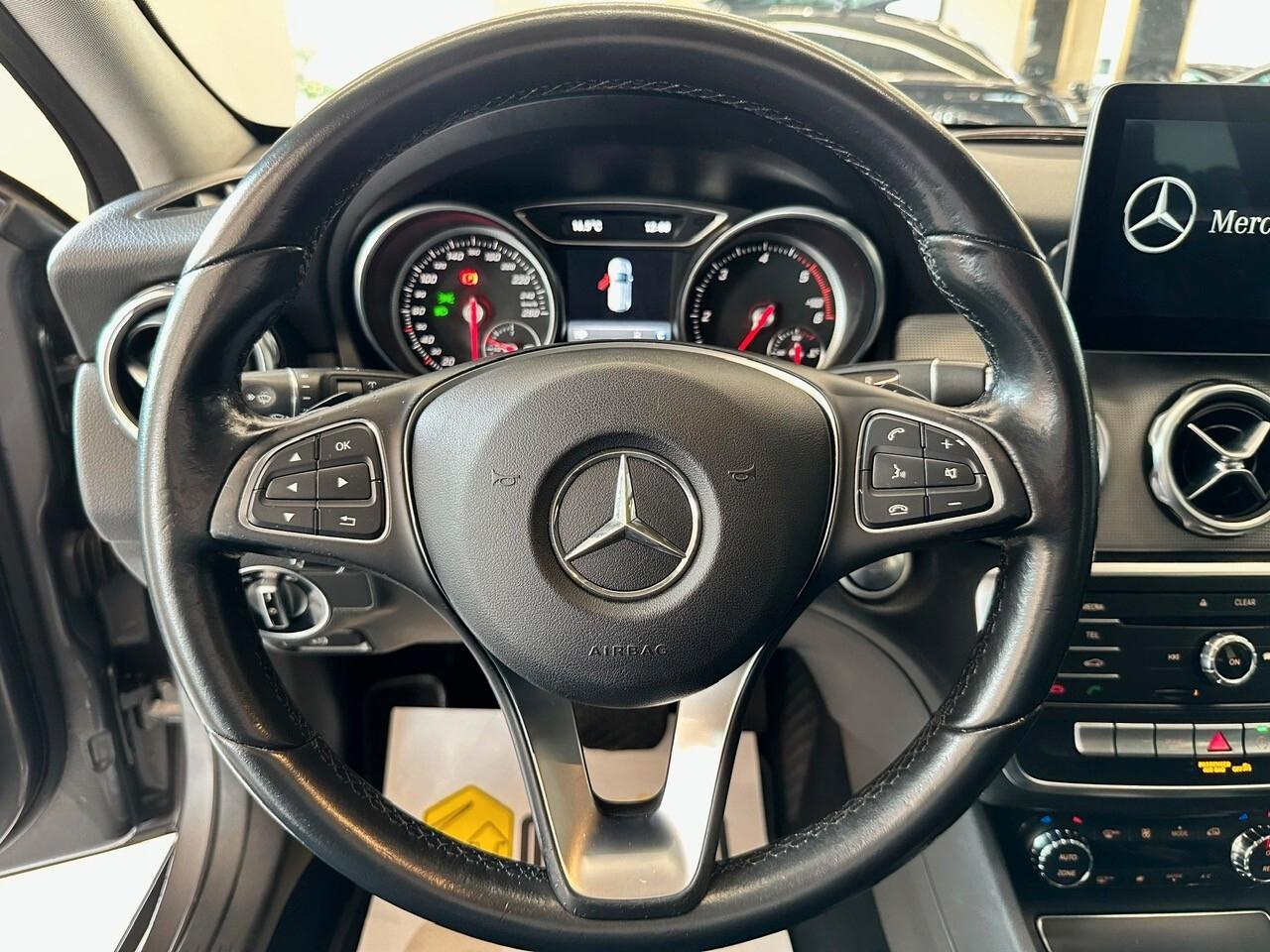 Mercedes-benz GLA 200d Auto Sport Navi Led Garanzia