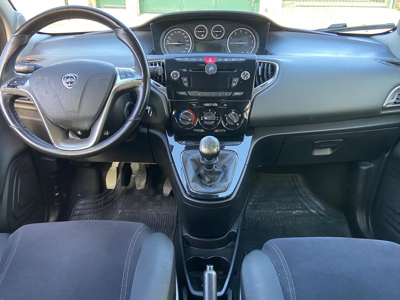 Lancia Ypsilon 0.9 TwinAir 85 CV 5 porte Metano Ecochic Silver