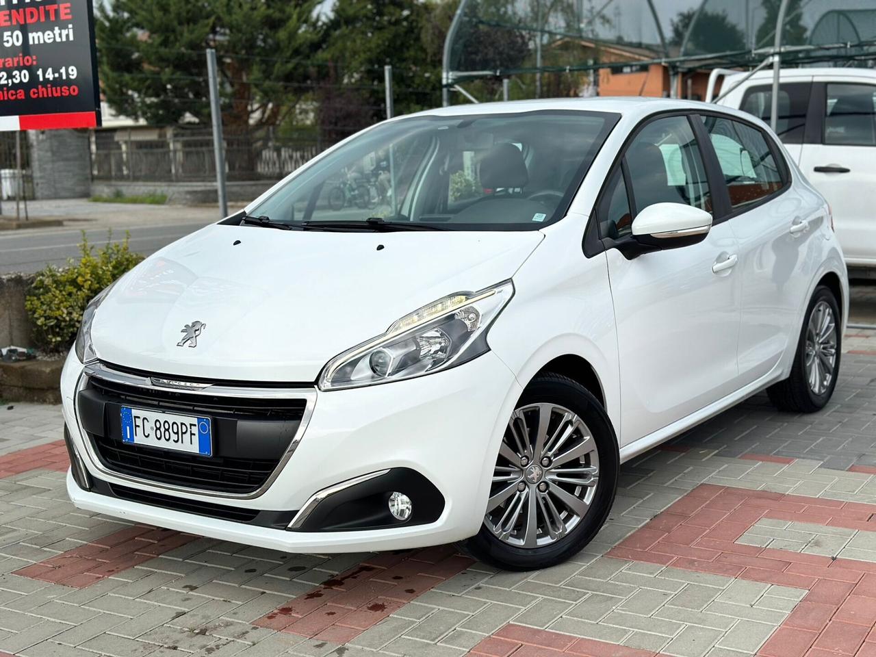 Peugeot 208 1.6d 75CV OK NEOPATENTATI