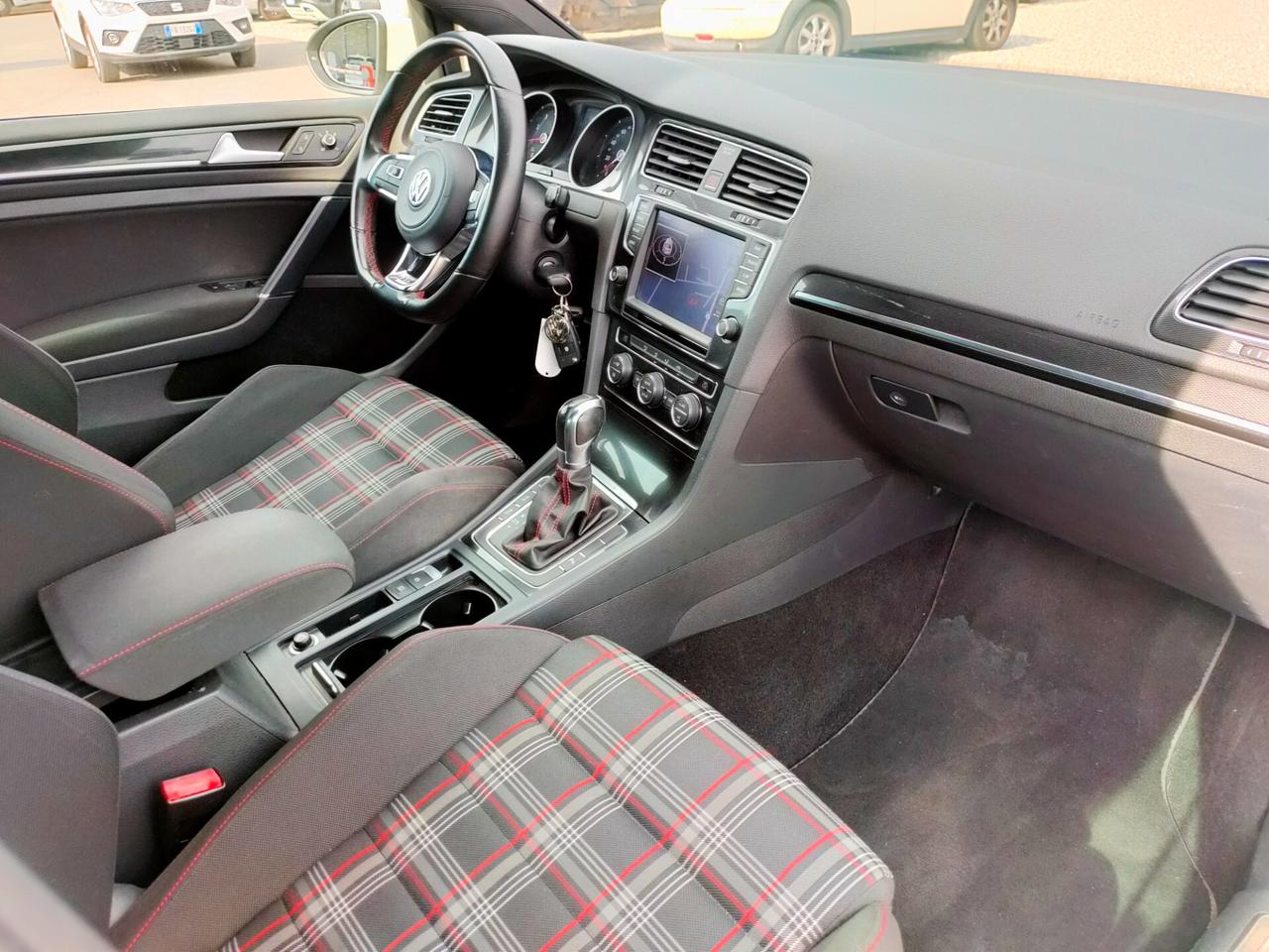 Volkswagen Golf GTI Performance 2.0 TSI 5p. dsg
