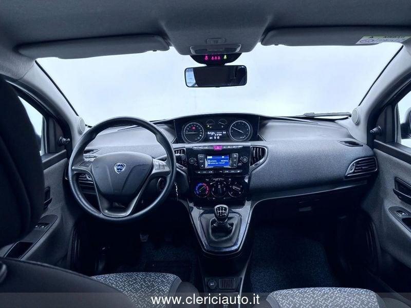 Lancia Ypsilon 1.0 FireFly 5 porte S&S Hybrid Ecochic Silver