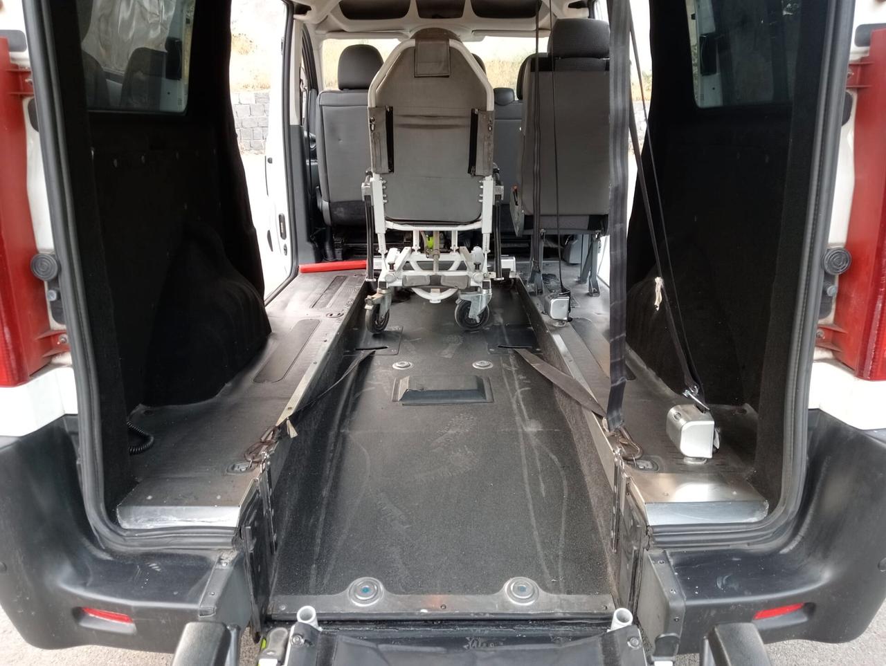 Peugeot Expert Pianale ribassato con rampa disabili 2 carrozzine