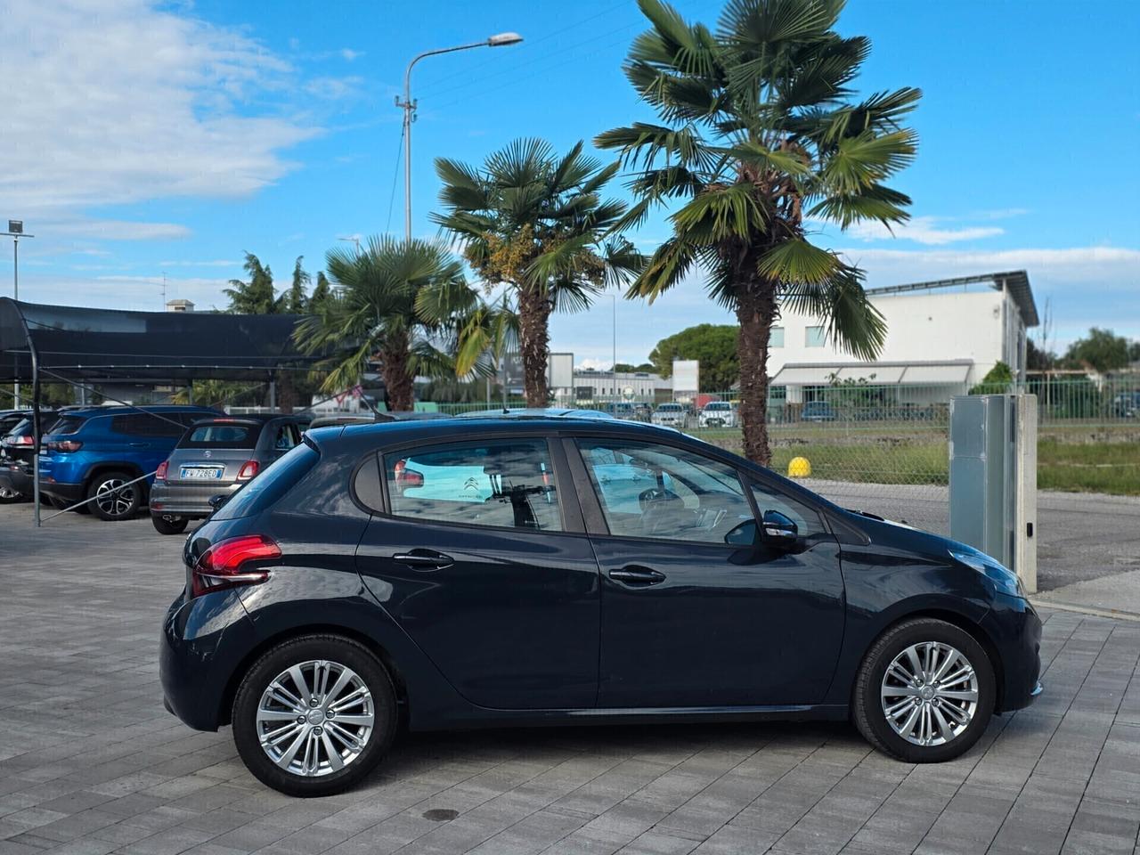 Peugeot 208 pochi km 2019 FINANZIABILE