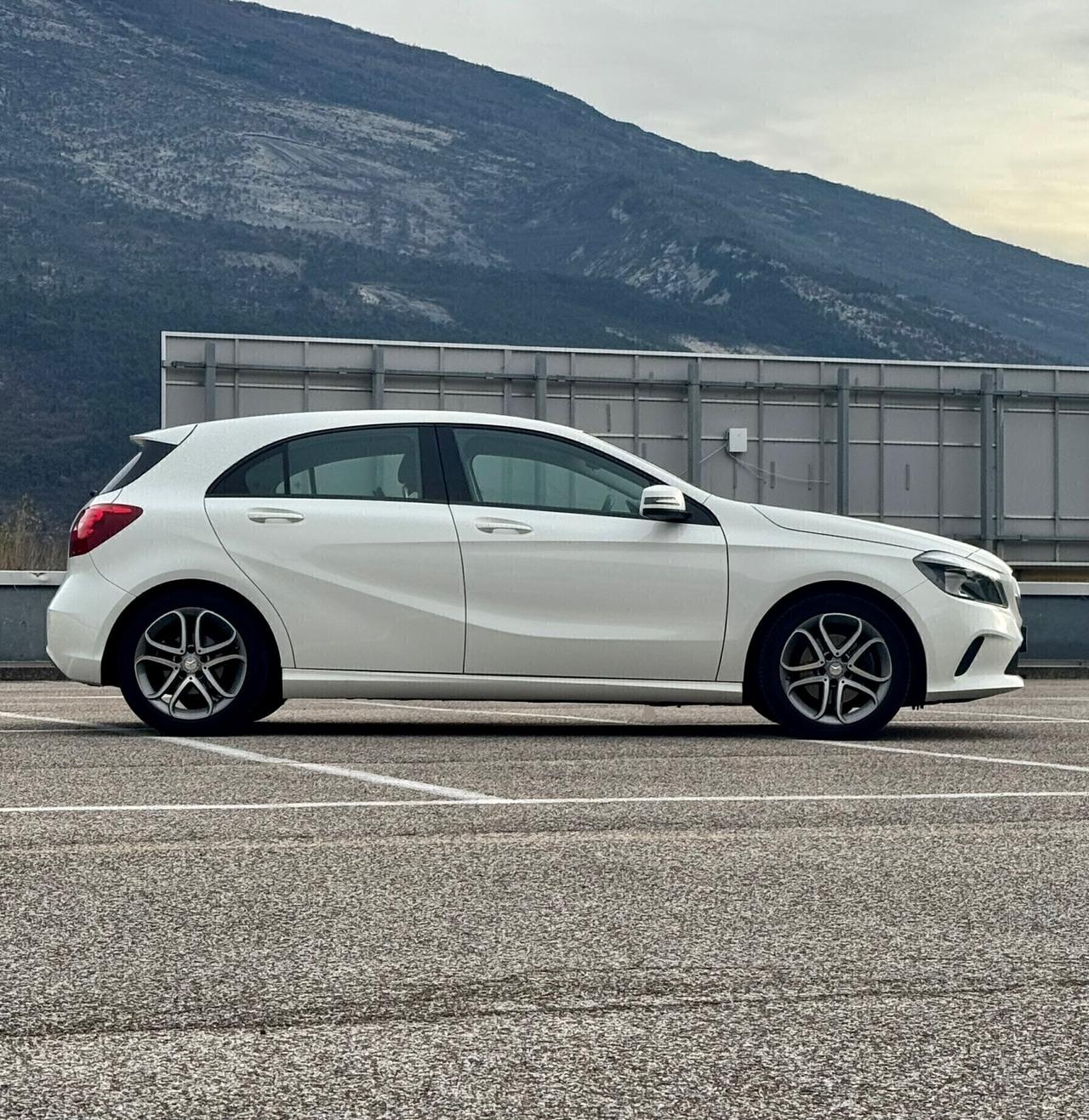 Mercedes-benz A 180 Premium SOLO 84.000km