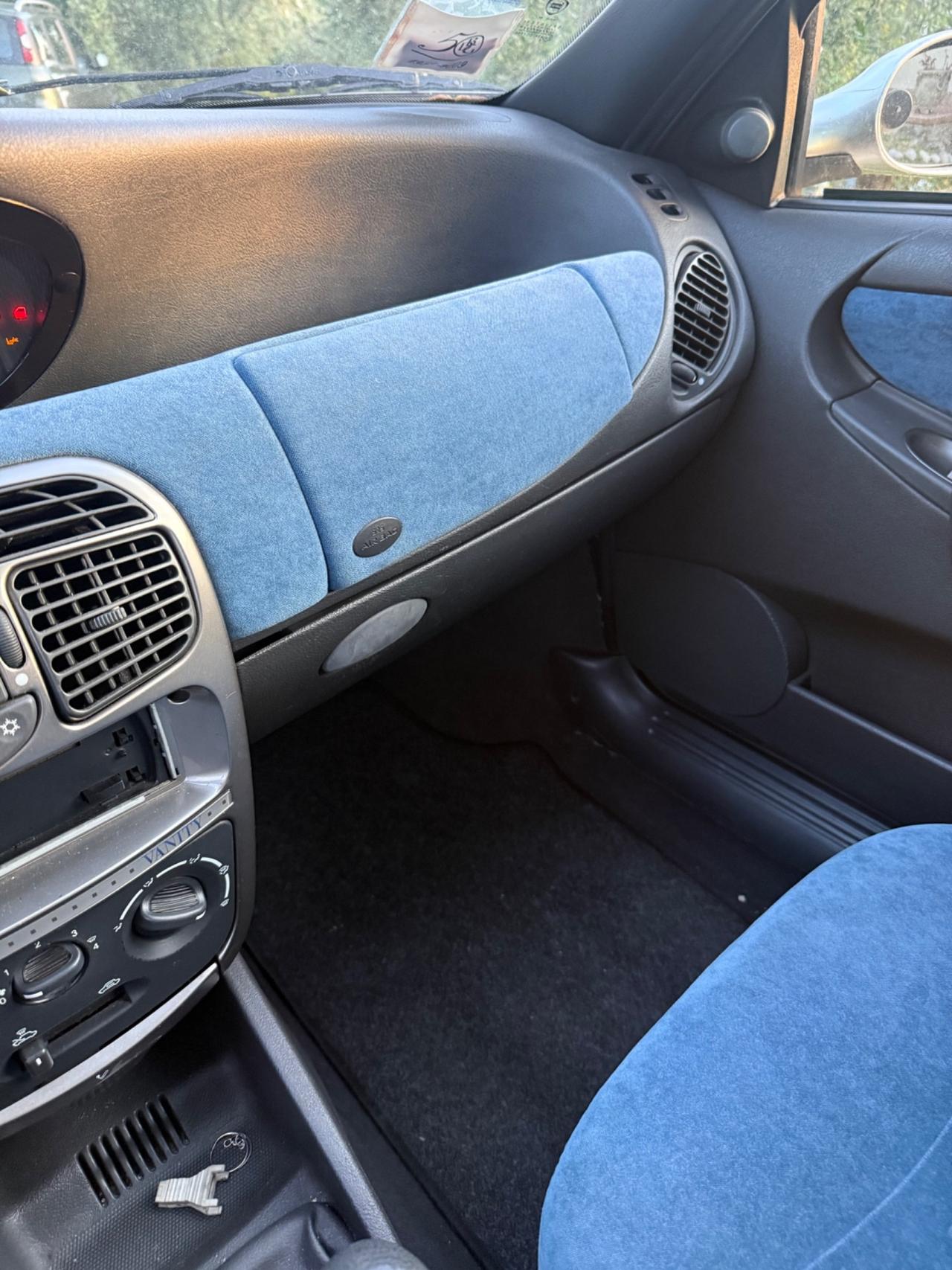 Lancia Ypsilon 1.2 16V Platino