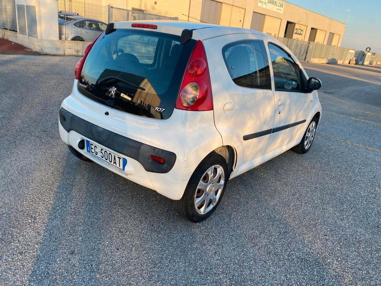 Peugeot 107 1.0 68CV 5p. Sweet Years SOLI *112000* KM ADATTA AI NEOPATENTATI UNICO PROPRIETARIO