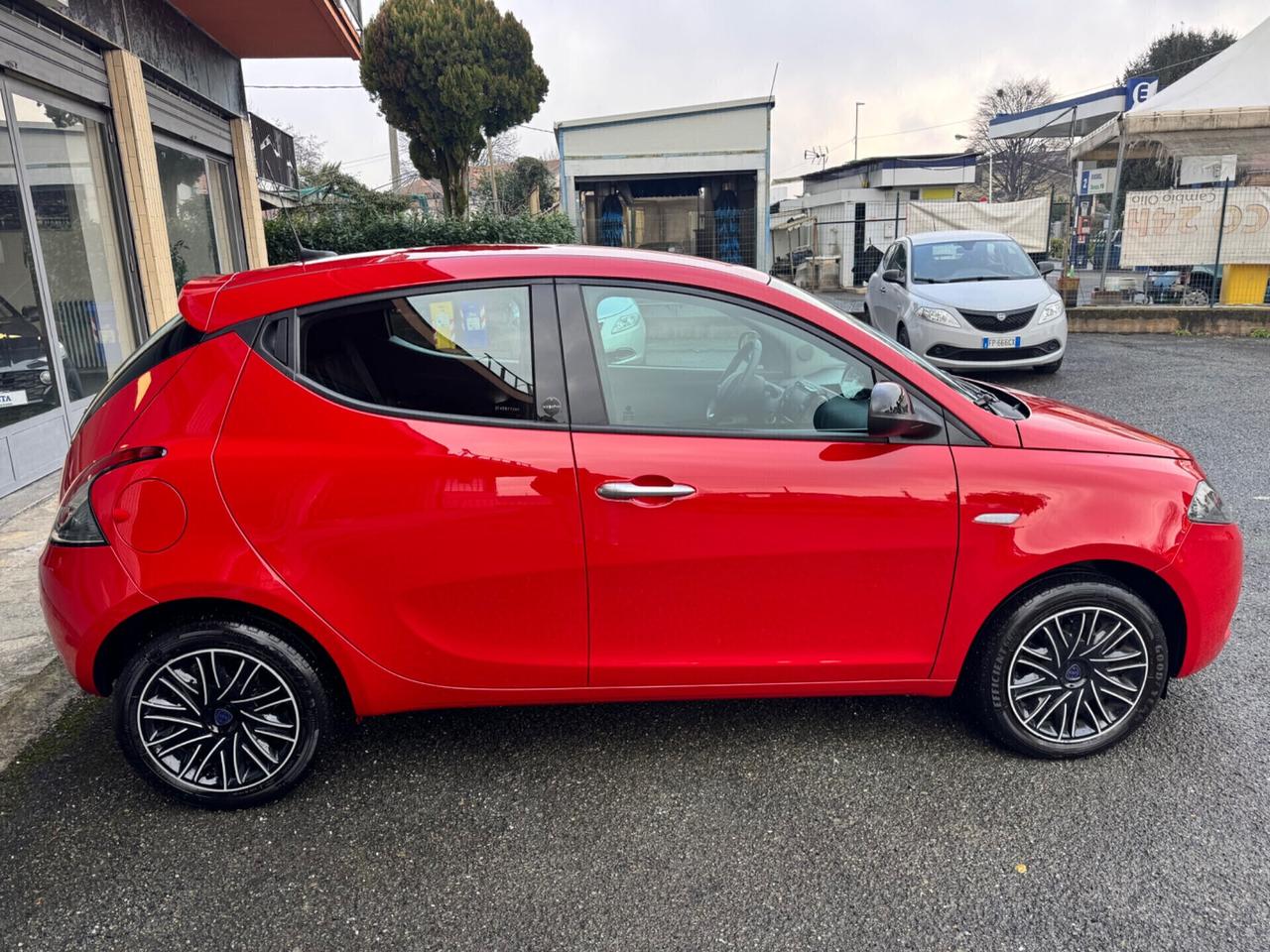 Lancia Ypsilon 1.0 Hybrid Gold