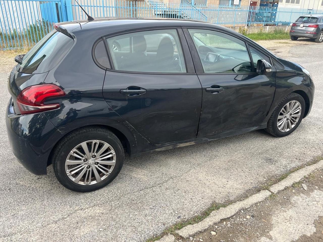Peugeot 208 PureTech 82 5 porte Allure