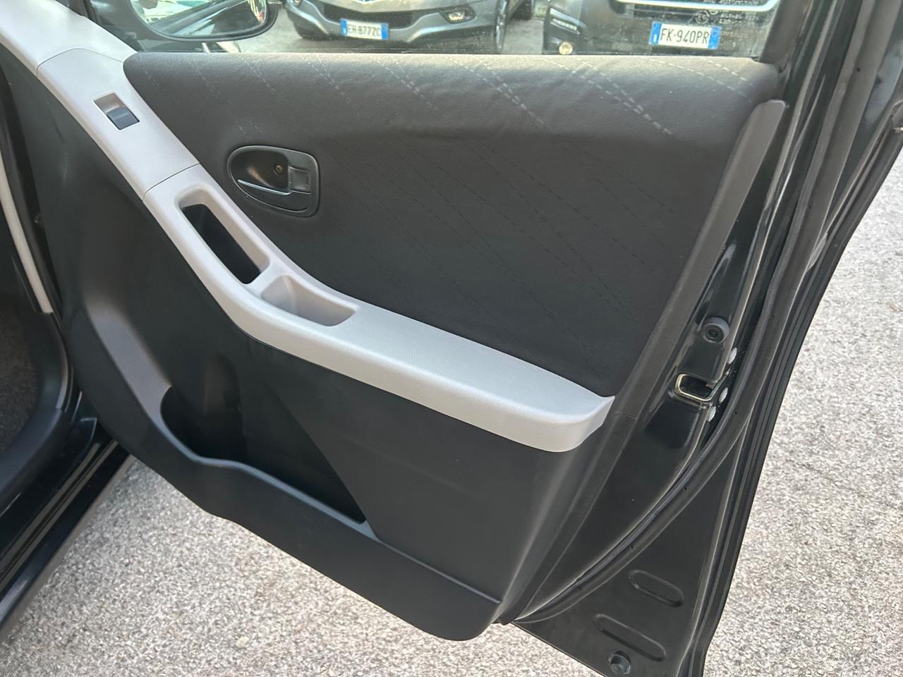 Toyota Yaris 1.0 5 porte Sol