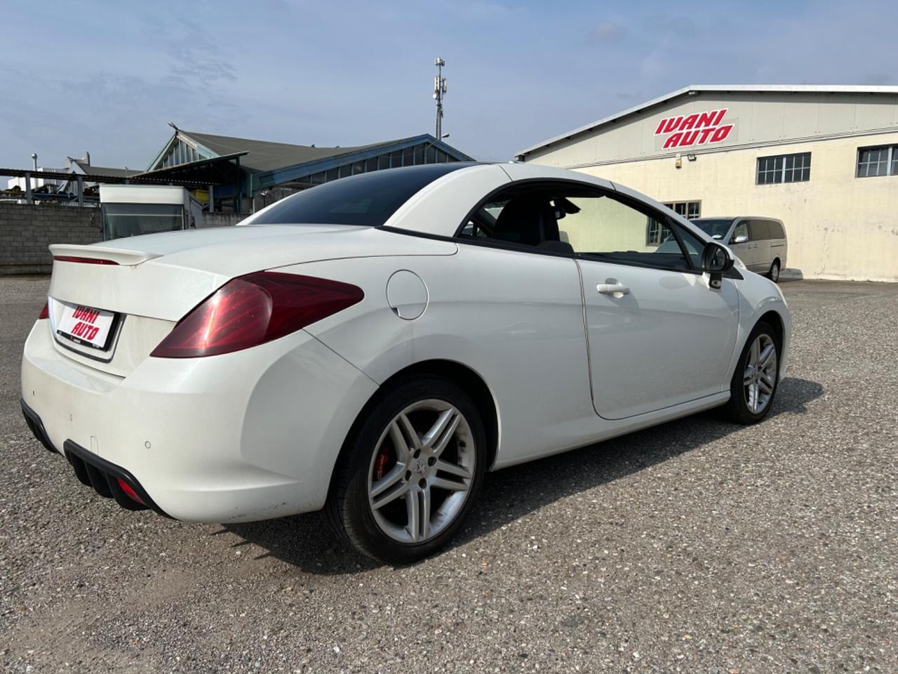 Peugeot 308 2.0 HDi 140CV CC Féline