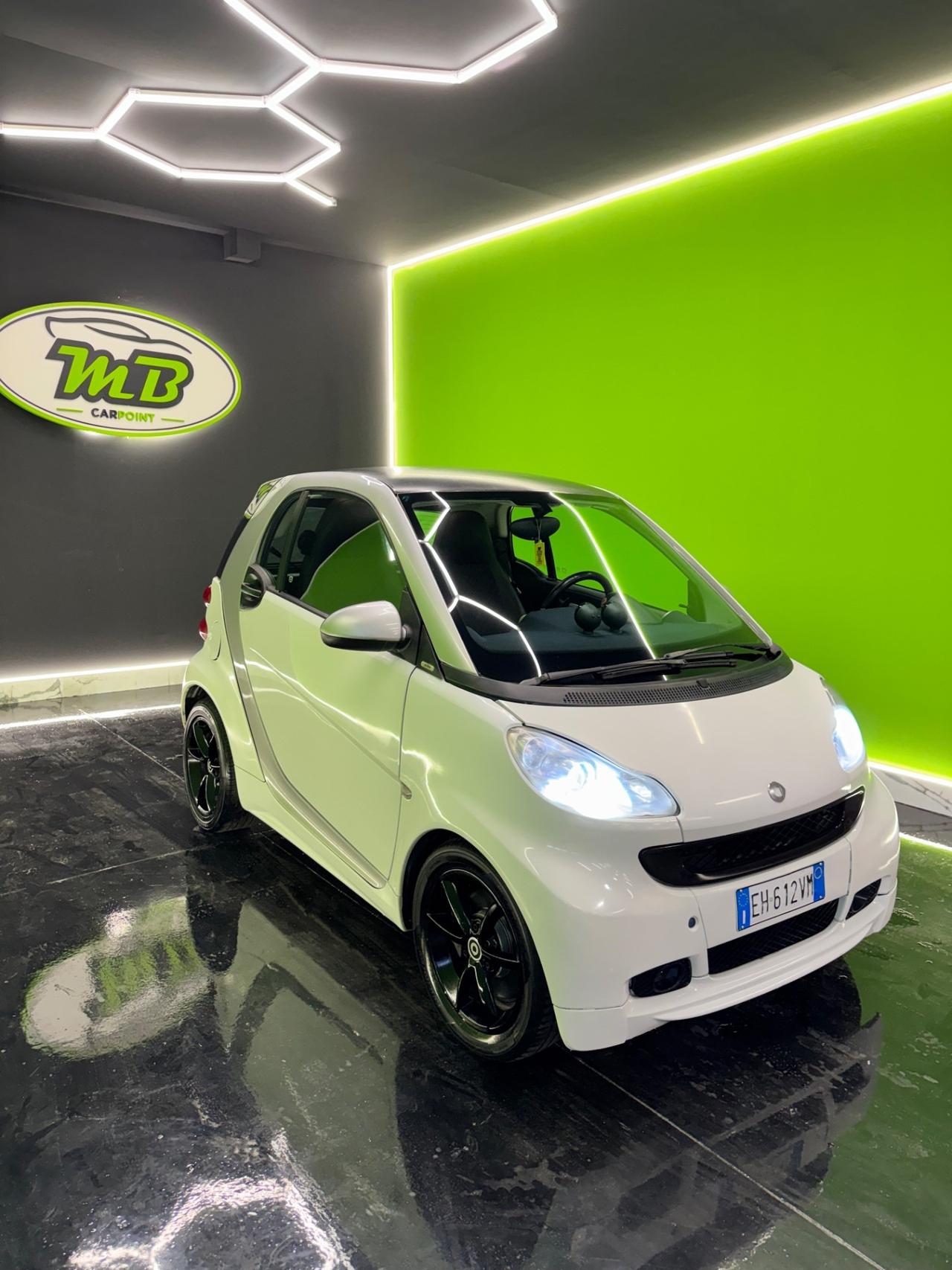 Smart ForTwo 52 kW MHD coupé White Tailor Made