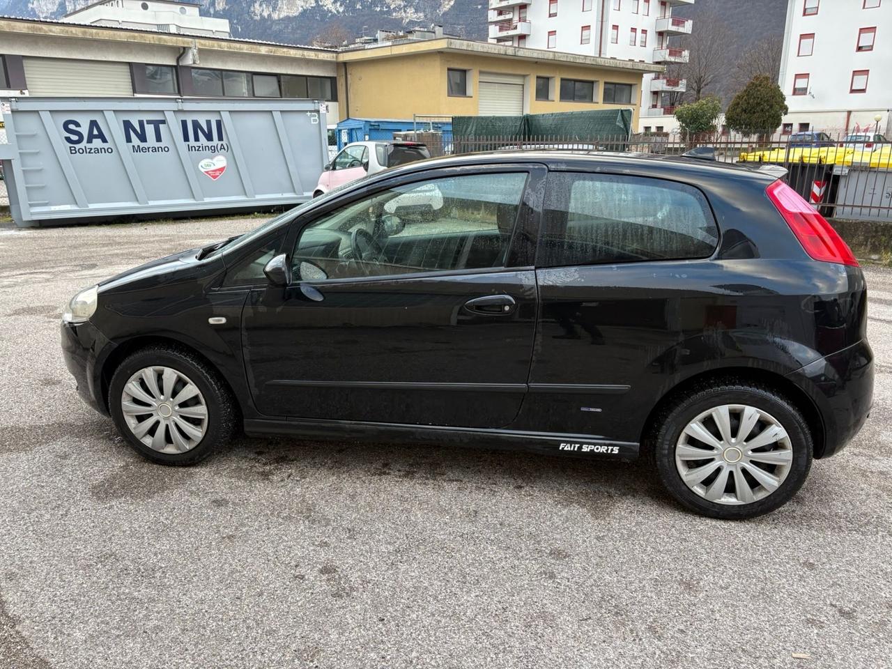 Fiat Grande Punto 1.4 3 porte Dynamic SI NEOPATENTATI