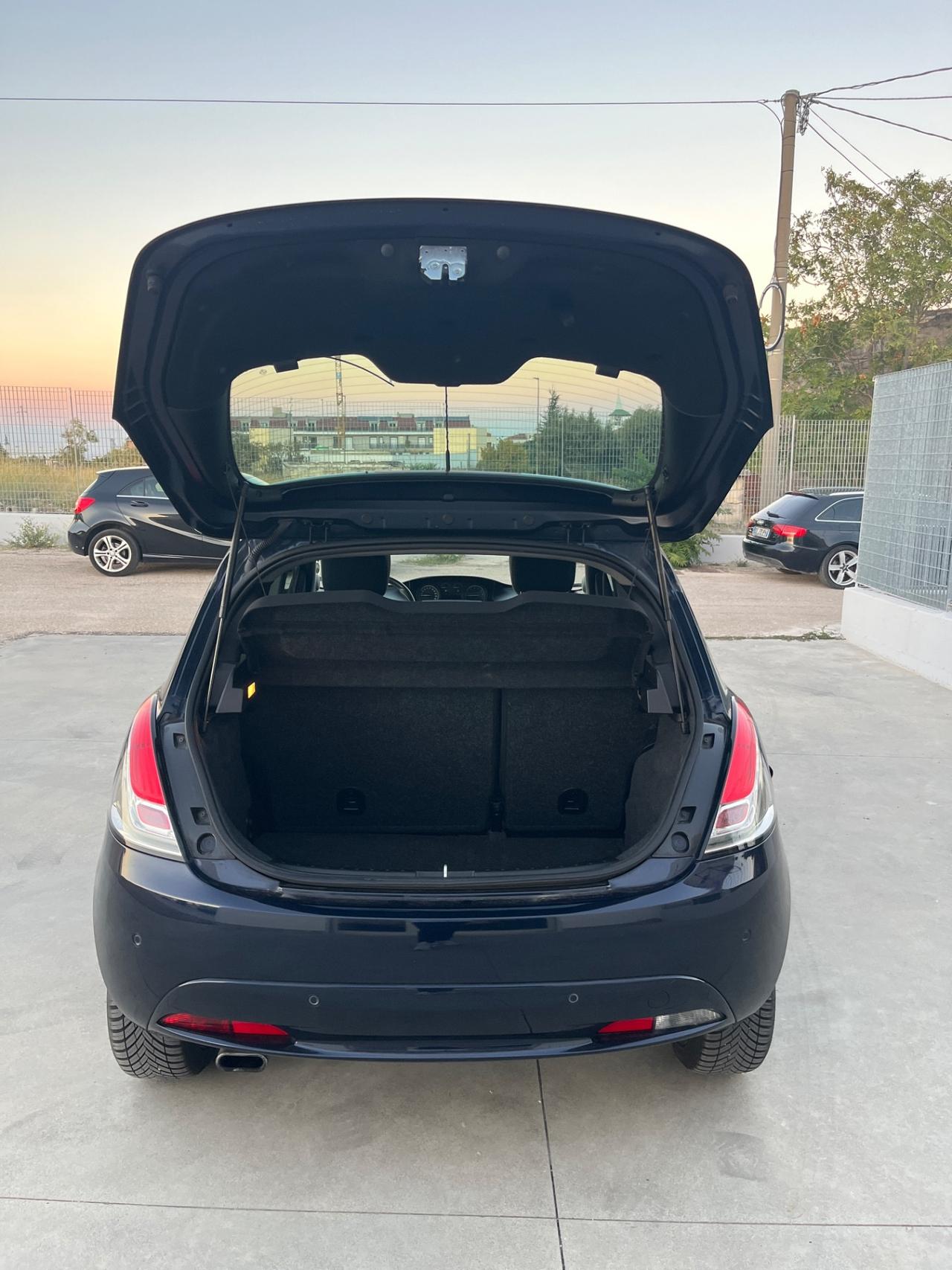 Lancia Ypsilon 1.2 69 CV 5 porte Mya
