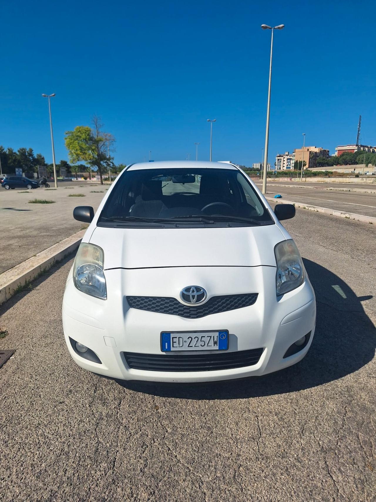 Toyota Yaris 1.0 3 porte Now - 2010