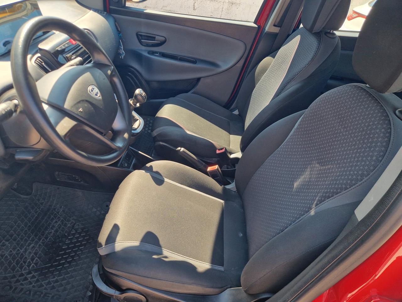Lancia Ypsilon 1.2 69 CV 5 porte Silver-2018