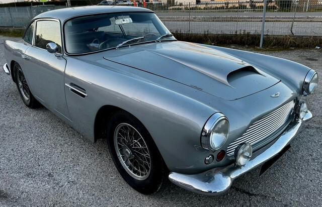 Aston Martin DB4 3.7 SUPERLEGGERA