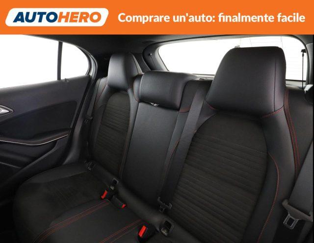 MERCEDES-BENZ GLA 200 Premium
