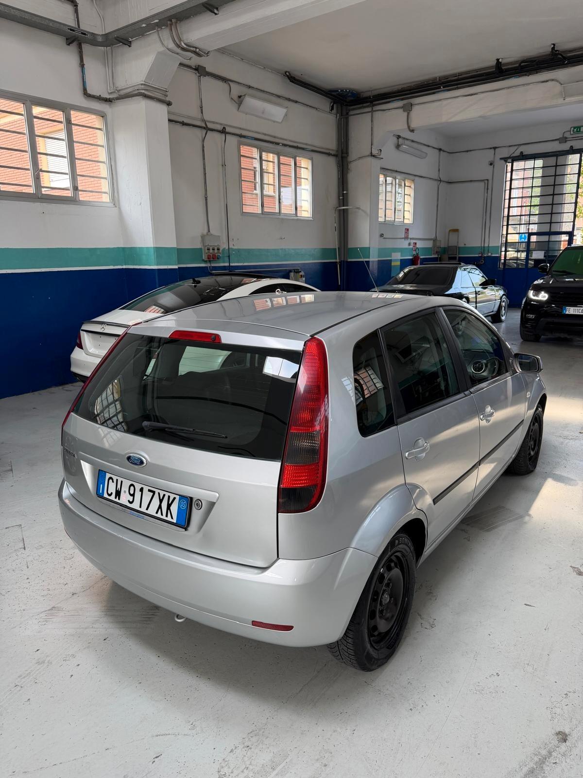 Ford Fiesta 1.4 16V 5p. Ghia