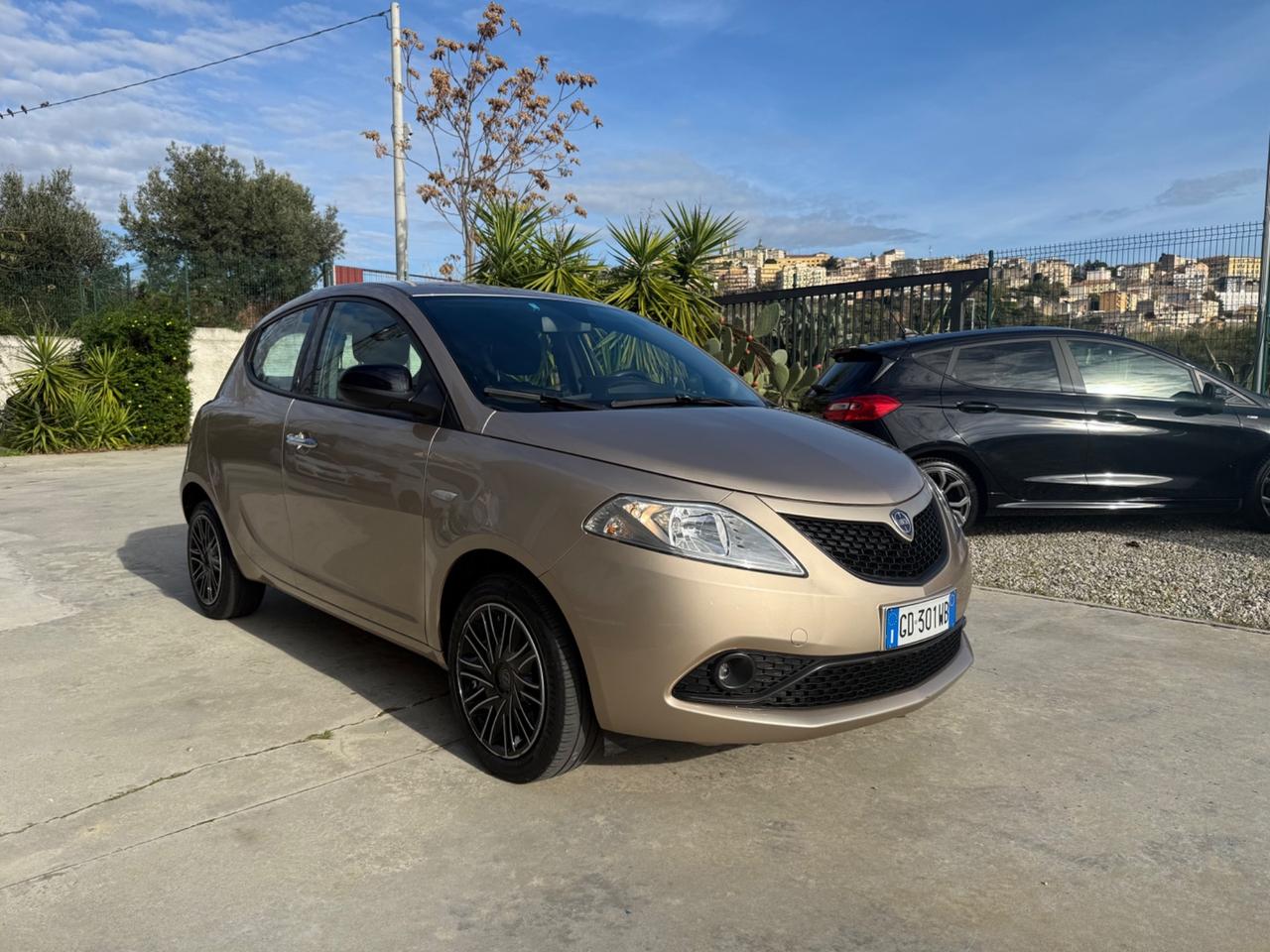 Lancia Ypsilon 1.0 FireFly 5 porte S&S Hybrid Ecochic Gold