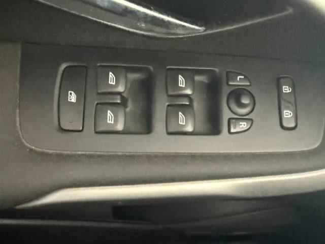 VOLVO V40 T2 Summum