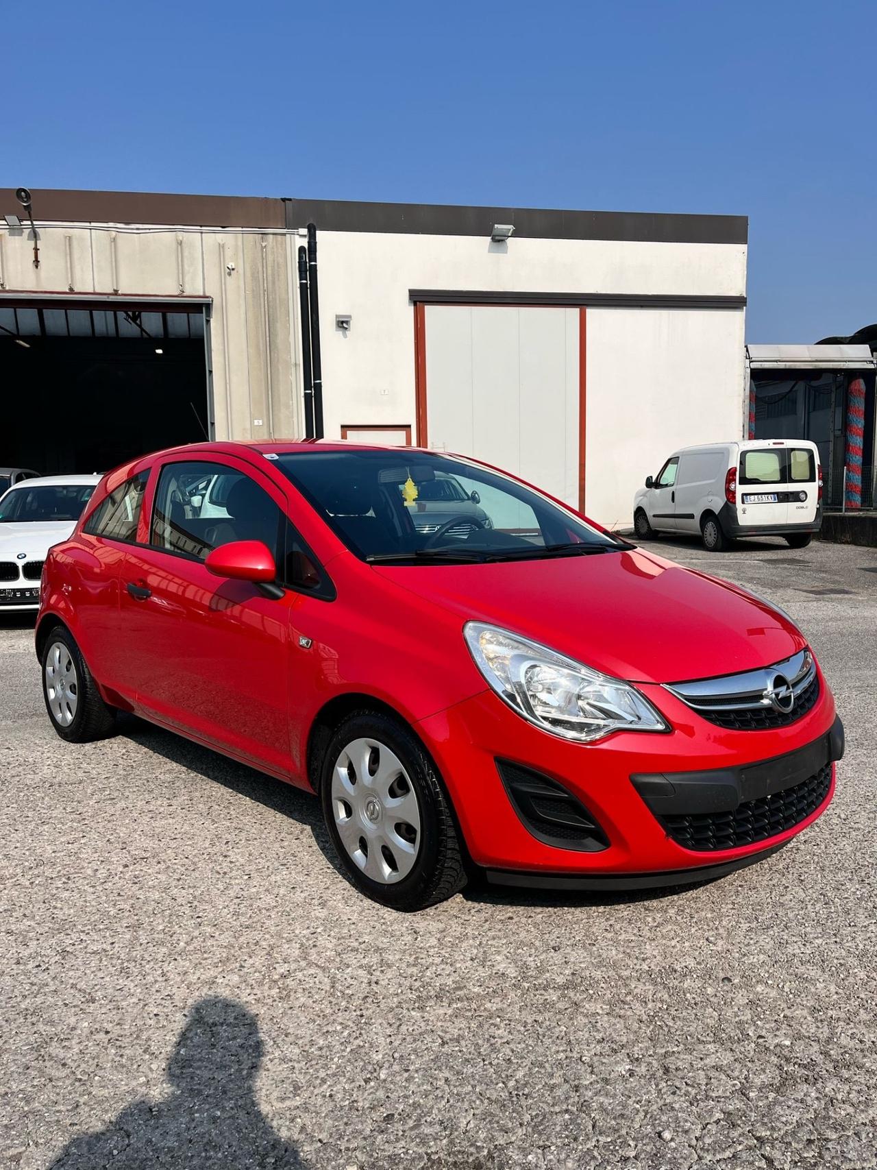 Opel Corsa 1.2 3 porte Neopatentati