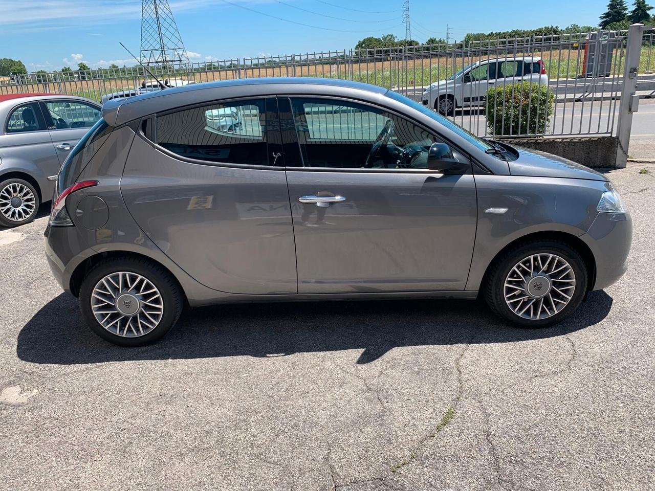 Lancia Ypsilon 0.9 TwinAir 85 CV 5 porte S&S Silver