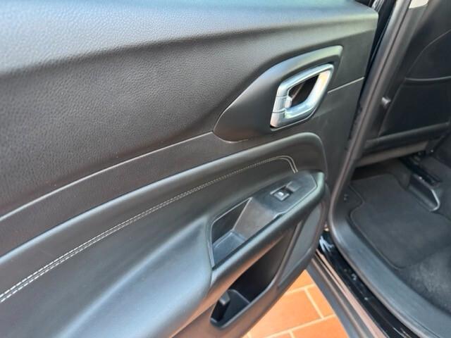 Jeep Compass TOTAL BLACK 4xe Business Plus da 190 euro al mese