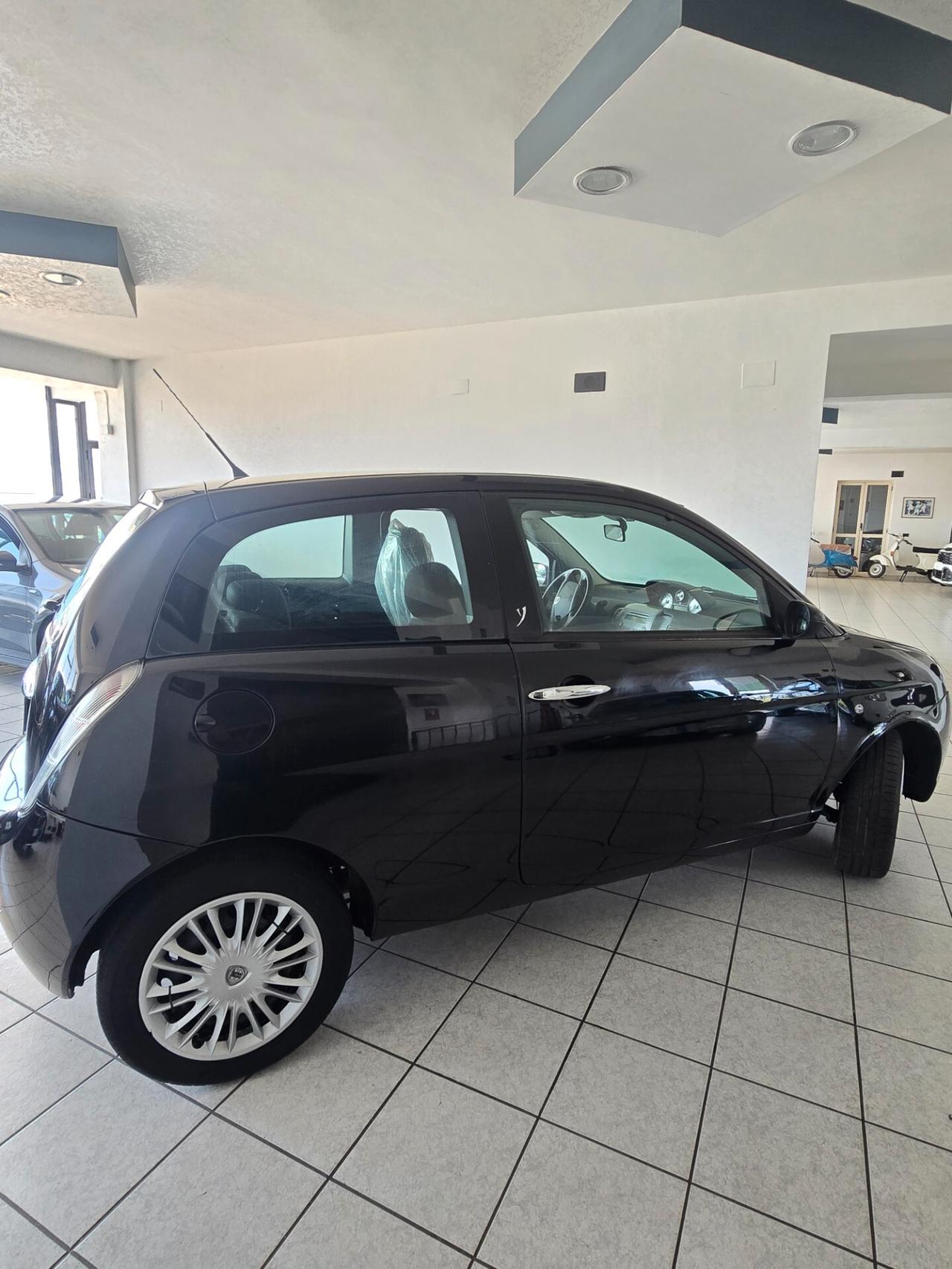 Lancia Ypsilon 1.2 Argento