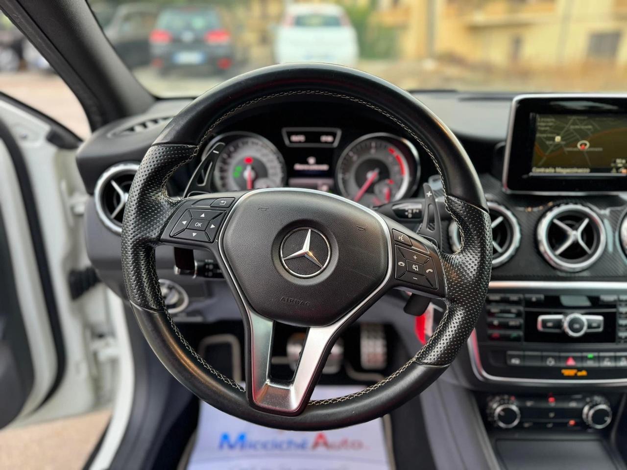 MERCEDES GLA 200D 136 CV PREMIUM AMG FULL