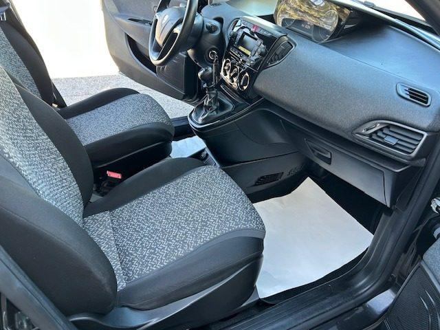 LANCIA Ypsilon 1.0 FireFly 5 porte S&S Hybrid Silver