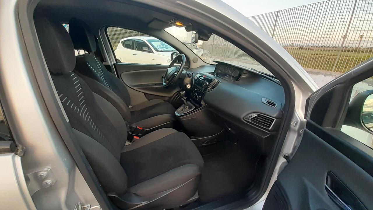 Lancia Ypsilon 1.2 69 CV Unyca