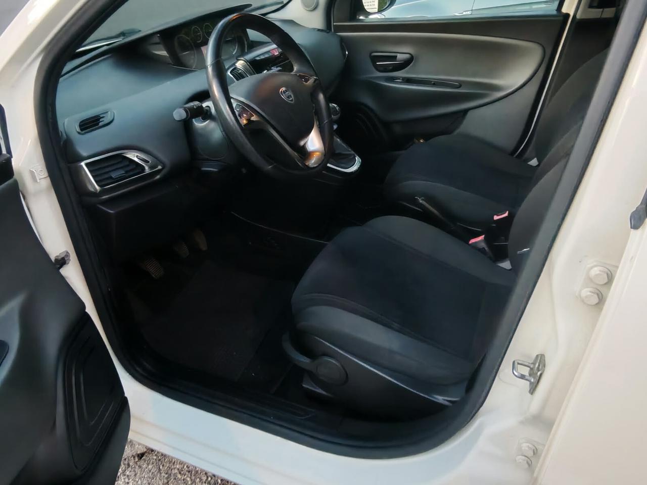 Lancia Ypsilon 1.2 69 CV 5 porte GPL Ecochic Silver