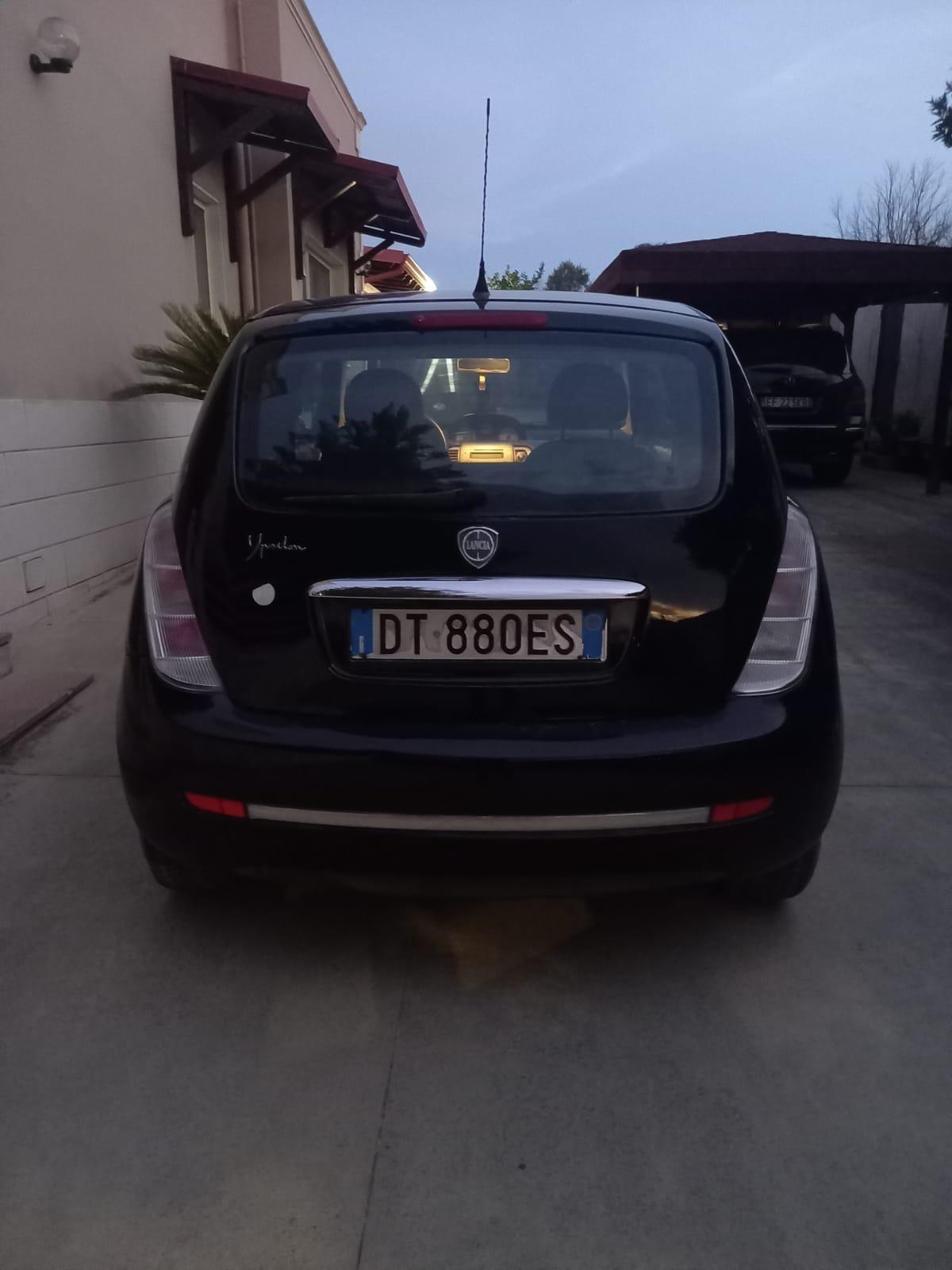 Lancia Ypsilon 1.3 MJT 75 CV Platino