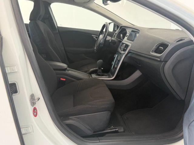 VOLVO V40 T2 Summum