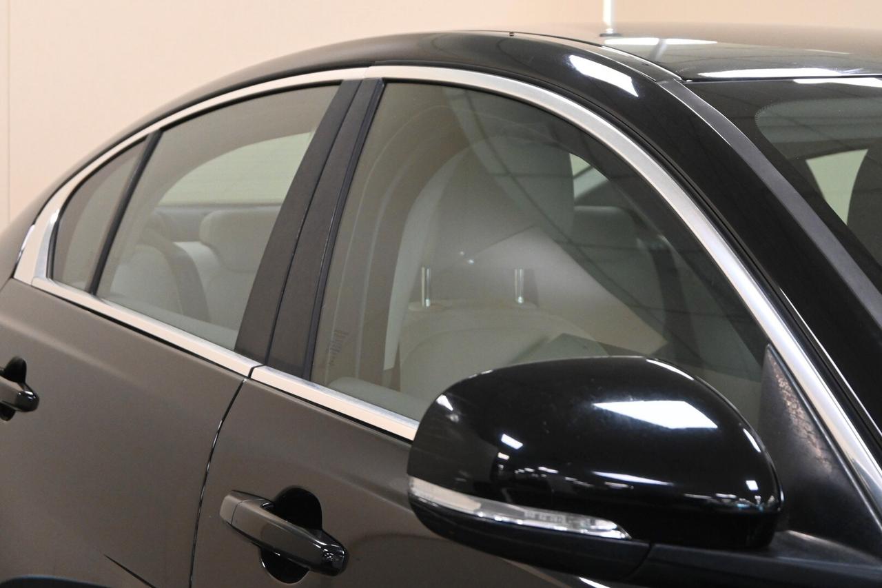 JAGUAR XE (X760) XE 2.0 D Turbo 180CV...