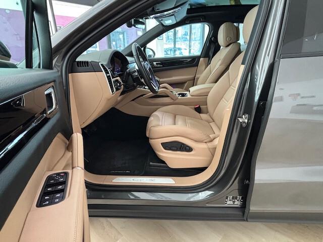 Porsche Cayenne Coupé 3.0 V6 E-Hybrid Platinum Edition 340CV