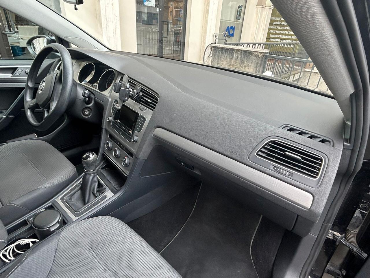 Volkswagen Golf 5p 1.6 tdi - ANCHE PER NEOPATENTATI