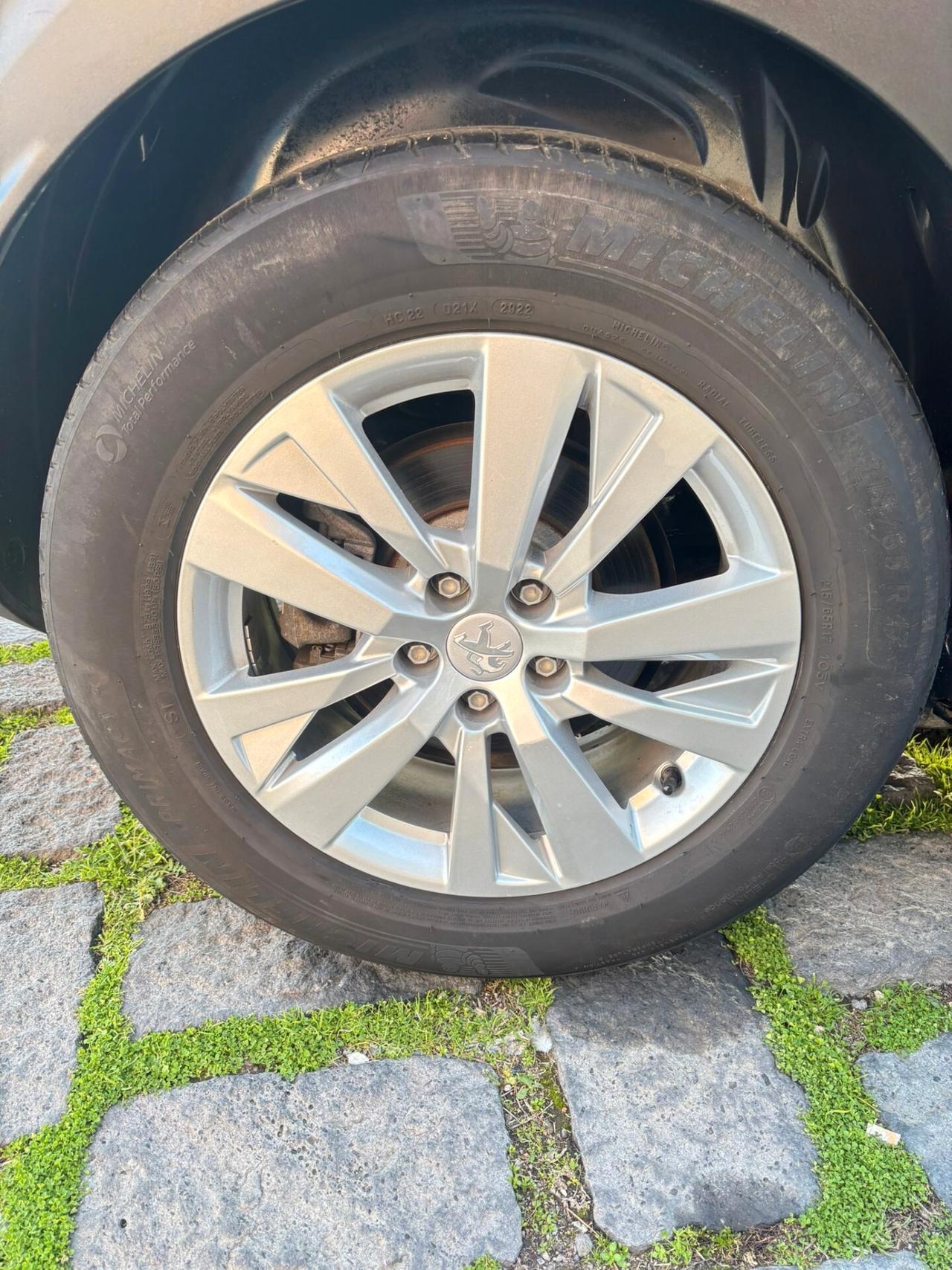 Peugeot 3008 BlueHDi 130 S&S EAT8 Active Pack