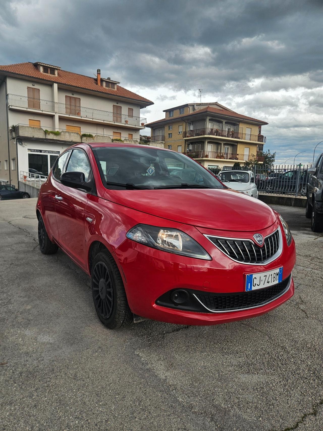 Lancia Ypsilon 1.0 FireFly 5 porte S&S Hybrid Silver