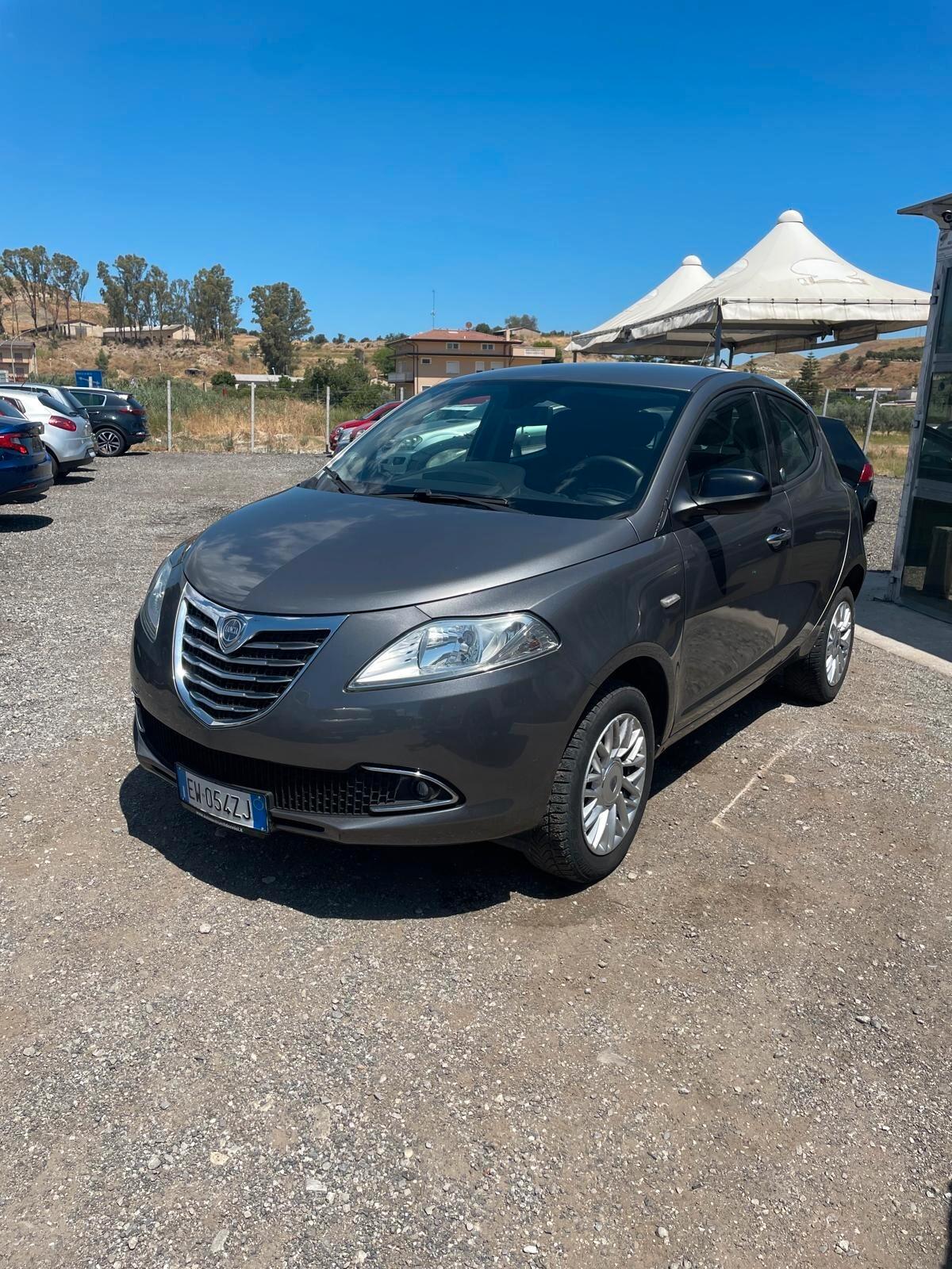 Lancia Ypsilon 0.9 TwinAir 85 CV 5 porte Metano Ecochic Gold