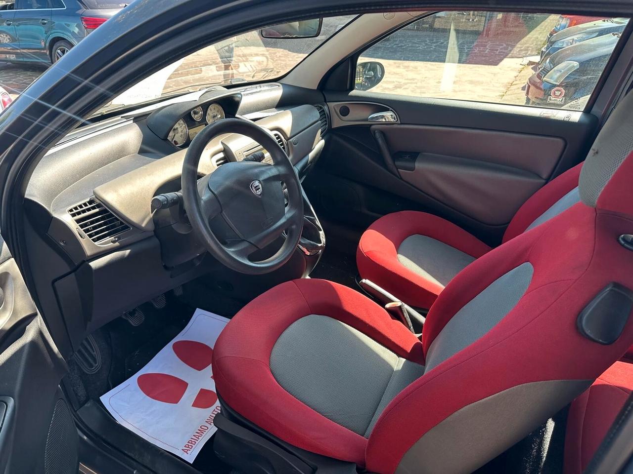 Lancia Ypsilon NEOPATENTATI PROMO SETTIMANALE