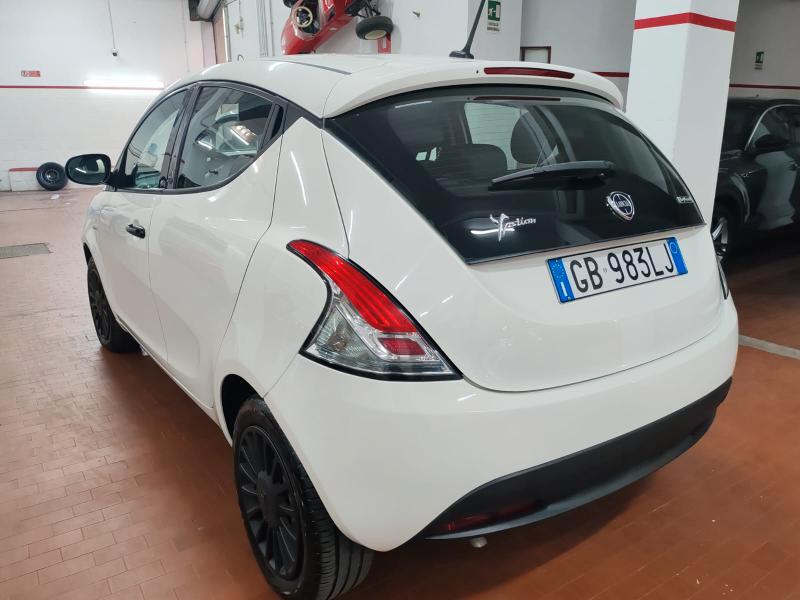 Lancia Ypsilon 1.0 hybrid Silver 70 cv 5 posti