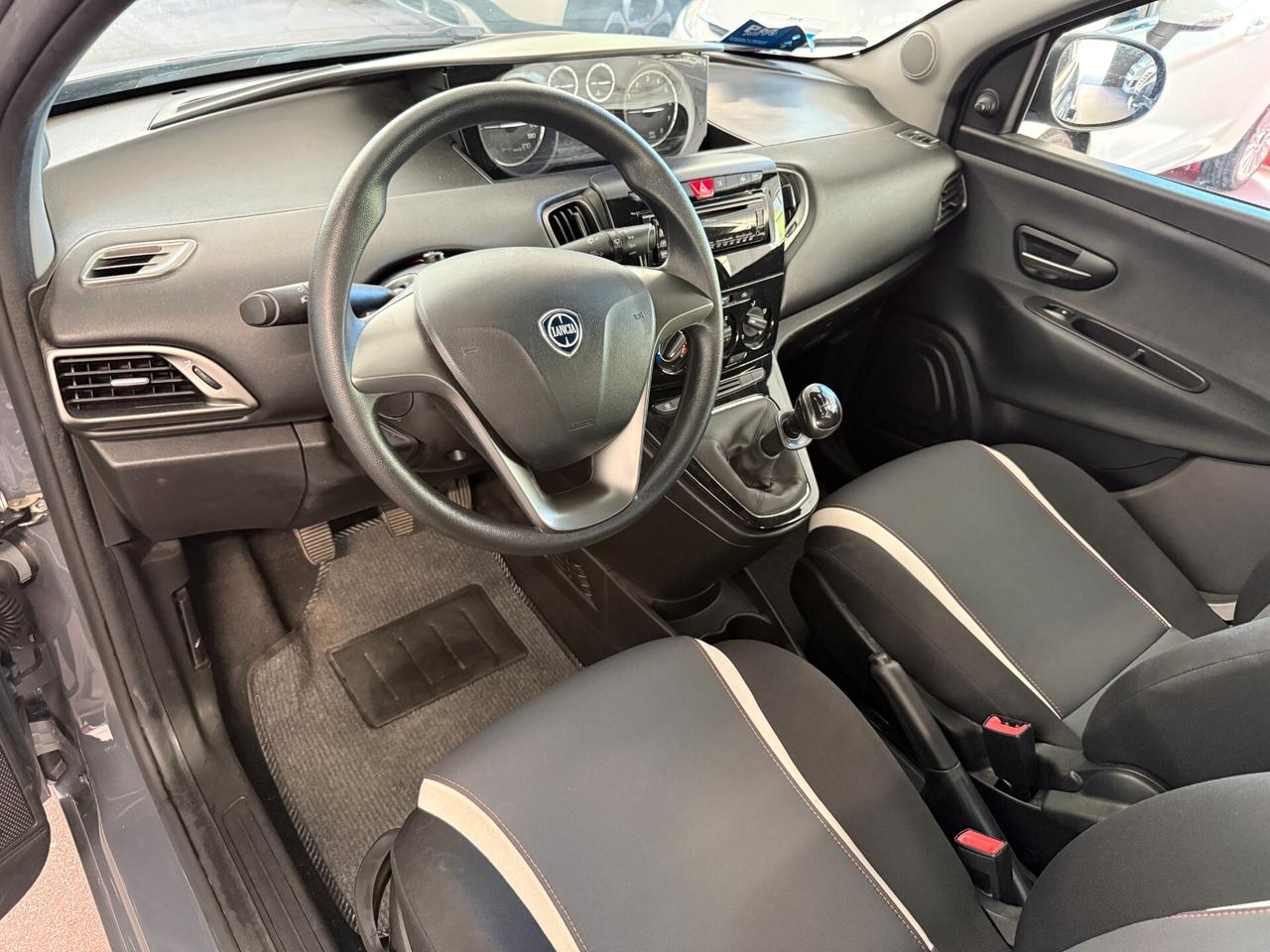 Lancia Ypsilon 1.2 69 CV 5 porte Elefantino