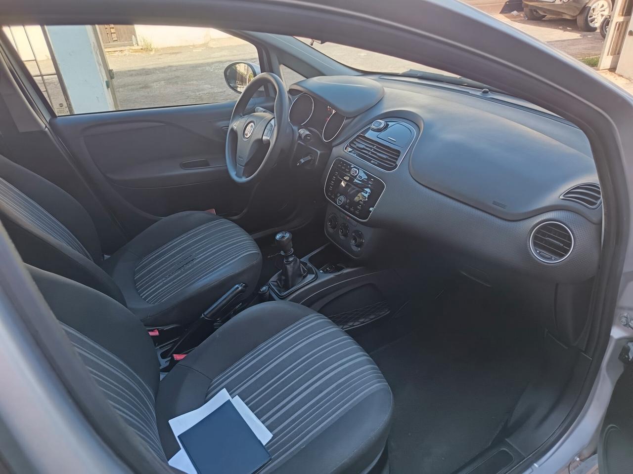 Fiat Punto Evo 1.4 Benz 2011 km originali...
