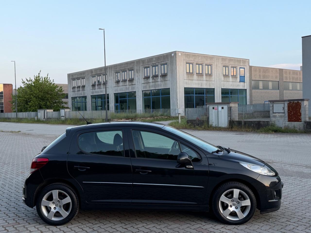 Peugeot 207 1.6 HDi 90CV 5p. 99g