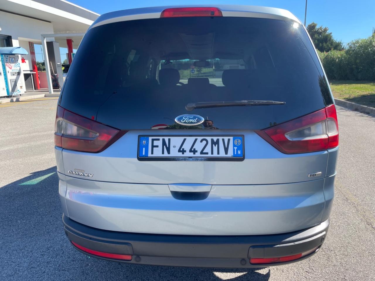 Ford galaxi .7 posti pronta al uso..€.2500