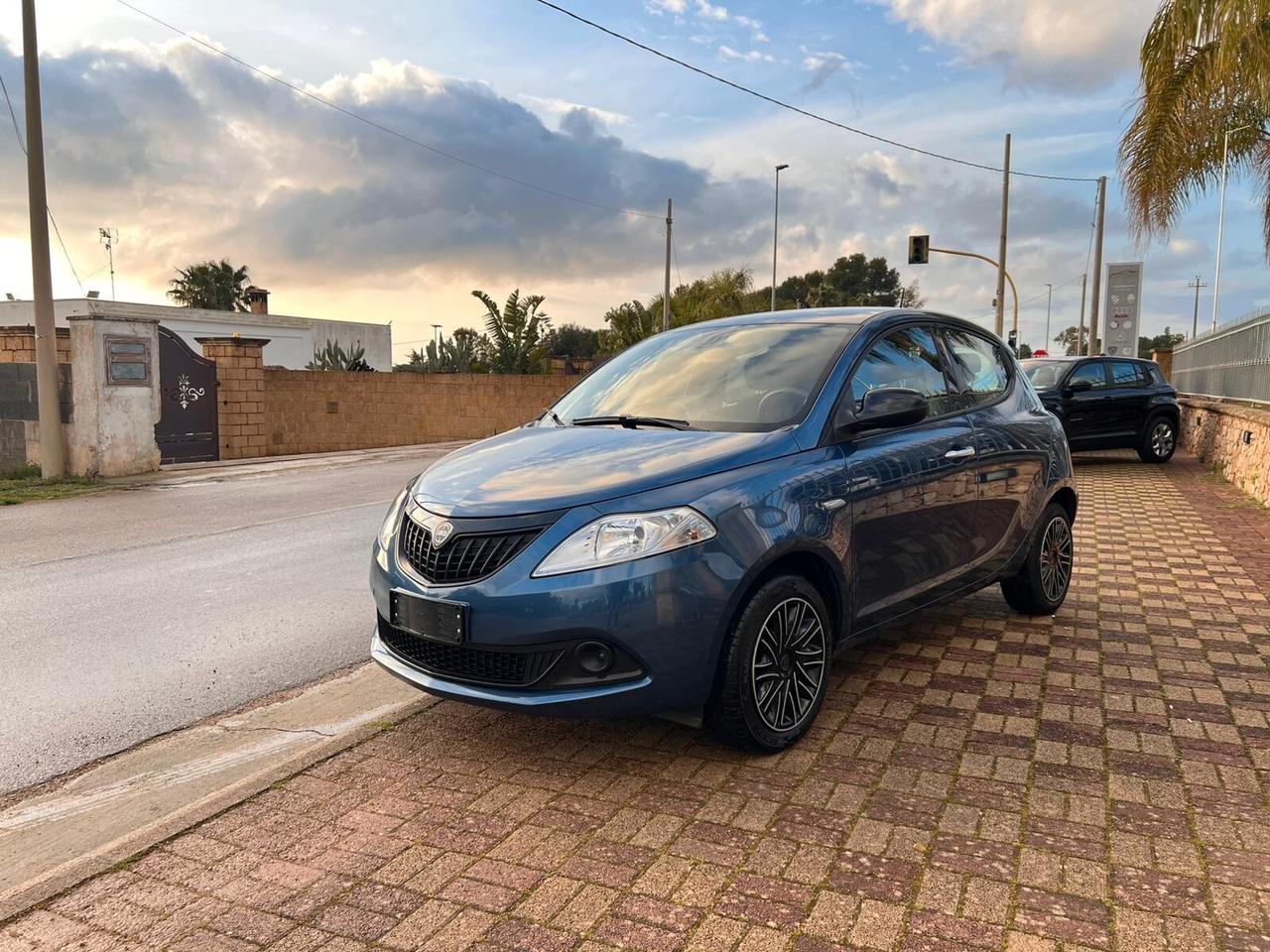 Lancia Ypsilon 1.0 FireFly 5 porte S&S Hybrid Silver Plus