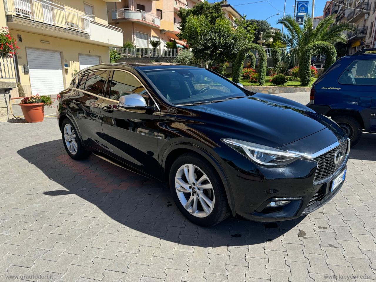 INFINITI Q30 1.5d DCT Premium City Black