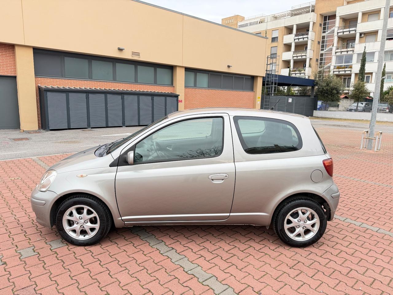 Toyota Yaris 1.4 D-4D 3p Sol